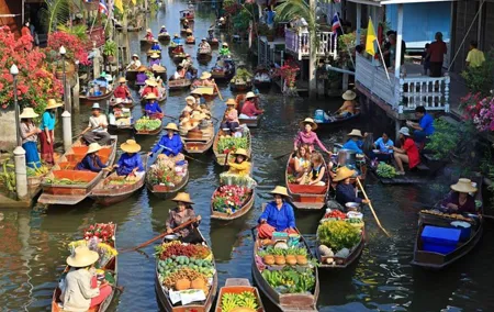 Floating Market with Wat Bang Kung Temple and the Railway Market