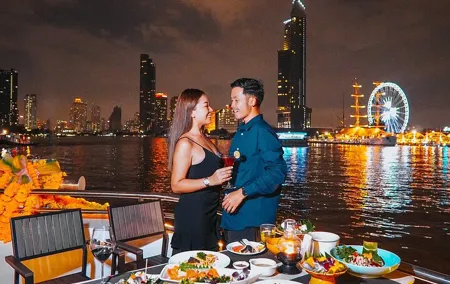 Chao Phraya River Serenade: VIVA Alangka Dinner Cruise, Bangkok