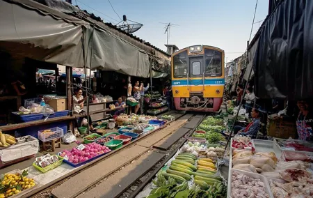 Half Day Railway Market and Damnoen saduak Floating Market tour