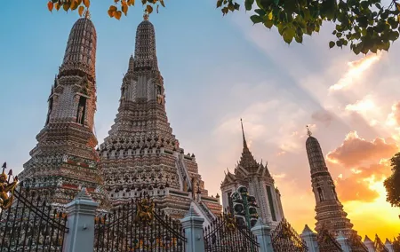 Bangkok Express Tour with Temple of Dawn and Reclining Buddha