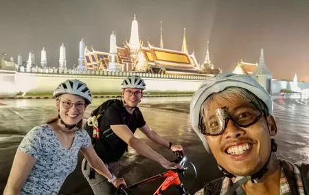 Bangkok Night Bike Tour -Hotel-pickup & Dinner