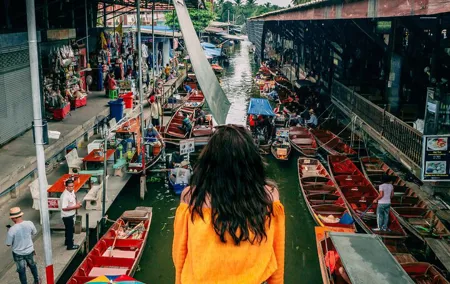 Maeklong Railway & Damnoen Saduak Floating Market Tour – Full Day