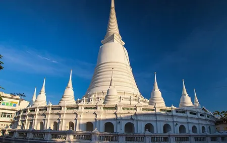Tuk-Tuk Tour of Bangkok's Nighttime Food Temples and Markets