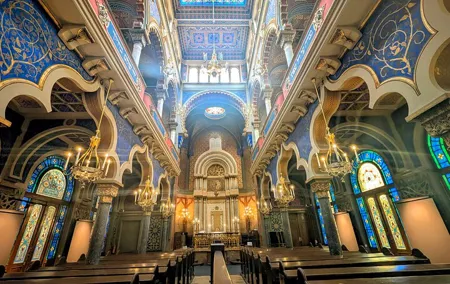 Jewish Prague: Walking Tour with Synagogues & Cemetery Entry