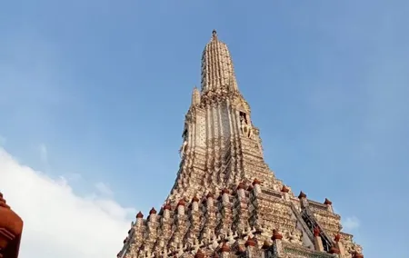 Visit Wat Pho and Wat Arun with Local Expert