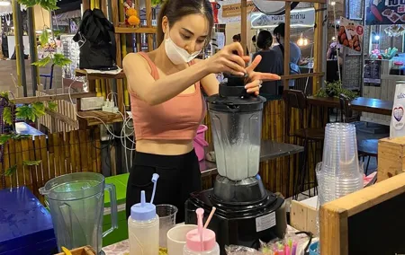 Night life in Bangkok - Jodd Fairs Train Night Market(Joint)