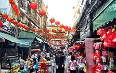 Bangkok Sights Walking Tour With Local Guide!
