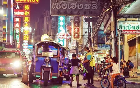 Tuk-Tuk Tour Bangkok By Night With Chinatown Street
