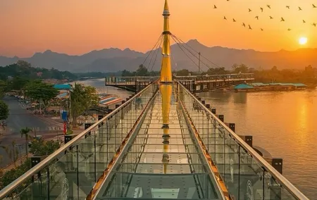 Bangkok: Erawan & Kanchanaburi Skywalk Day Tour