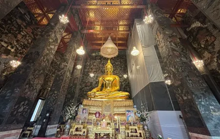 3 Remarkable Temples Walking Tour in Bangkok