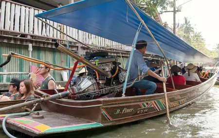 Floating Market & damnoen saduak: Bangkok private guide day tour