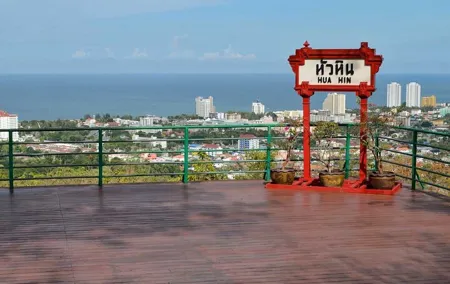 Hua Hin One-Day Tour from Bangkok –Beach, Temples & Local Markets