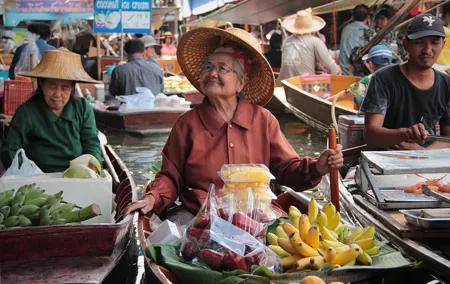 Half Day Tour to Explore Damnoen Saduak Floating Market