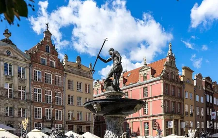 Gdansk and Malbork Castle Small Group Tour from Warsaw with Lunch