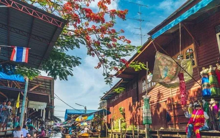 Bangkok Day Tour (Damnoen Saduak Floating/Railway markets)
