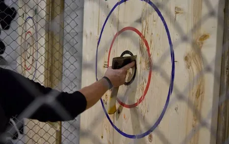 1 Hour Axe Throwing Experience