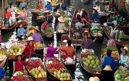 BANGKOK: Railway Market, Floating Market and Ayutthaya Tour