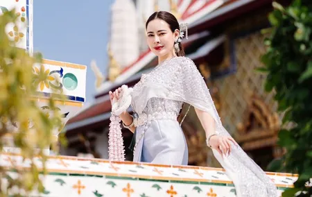 Bangkok Full Set Thai Costume Experience with Hairdo and Makeup