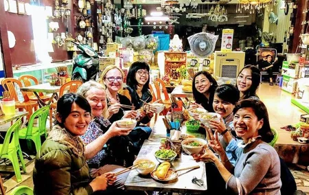 Explore Michelin Streetfoods & Cultural Spot with a Local