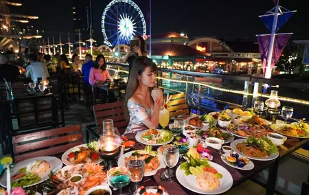Luxurious White Orchid Dinner Cruise on the Bangkok River