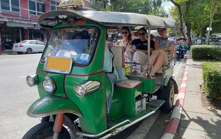 Bangkok: explore Wat Pho + Tuk Tuk Sightseeing