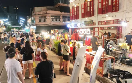 Bangkok Night Eats by Tuk Tuk - Hotel-pickup & Dinner