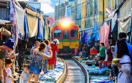 Bangkok: Floating Market & Maeklong Railway with Train Ride