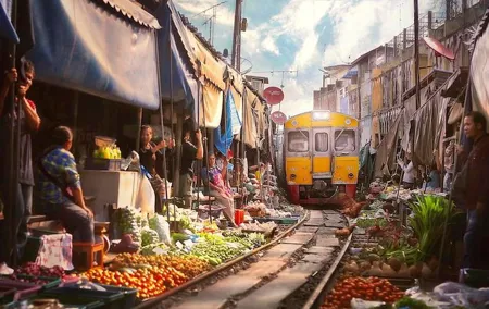 VIP Private Tour
Damnoen Saduak+ Amphawa + Mae Klong Railway