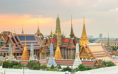 Bangkok: Grand Palace and Emerald Buddha Half Day Walking Tour