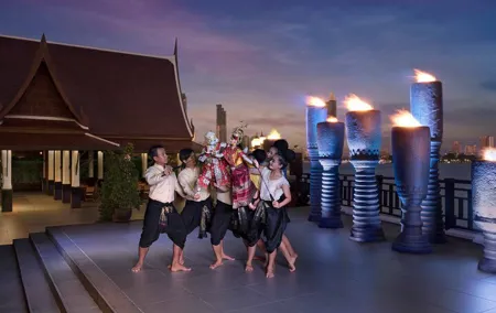 International BBQ Seafood Buffet with Thai Performances
