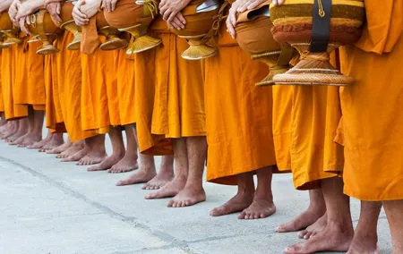 Morning Buddhist Almsgiving, Grand Palace and Flower Market Tour in Bangkok