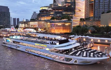 Bangkok Sawasdee Chaophraya Dinner Cruise from ICONSIAM