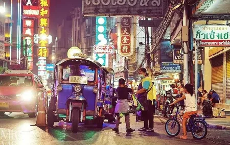 Premium Night Private Tuk Tuk Tour at Bangkok with Meal
