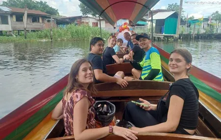 Bangkok Bike and Canal Tour with Local Market and Temple Visit
