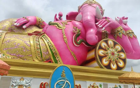 Half day sightseeing tour of Chachoengsao famous temple and Pink Ganesha (transfer by car, Thai lunch, stop at souvenir shop Japanese support)