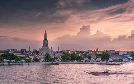 Private Grand Temples Along the Chao Phraya River 1 Day