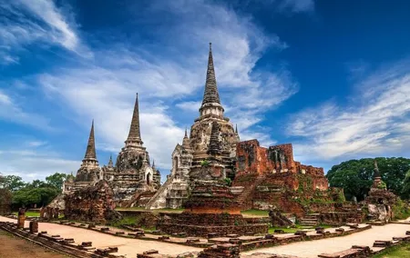 Explore Bangkok Floating Market and Ayutthaya by Road