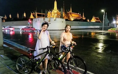 Popular Landmark Night Bike Tour in Bangkok
