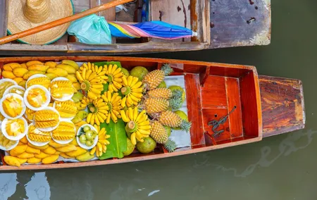 Private Tour: Maeklong Railway Market and Damnoen Saduak Floating Market