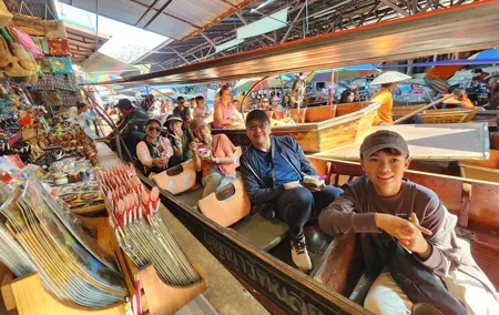 Private Tour Exclusive Floating Market and Mae klong Railway
