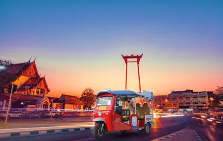 Private Tour Explore the Bangkok Night by Eco Tuk Tuk Electric