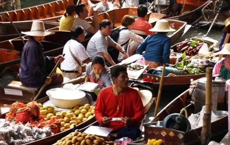 Private Tour: Floating Markets and Suan Sampran Day Trip from Bangkok
