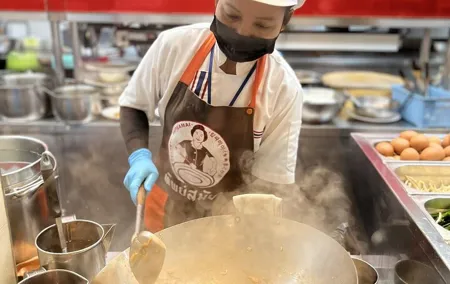 Bangkok Michelin Food Tour by Tuk Tuk (3 Stops, 8 tastings)