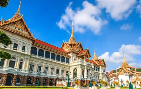 BKK Cultural Exploration Guided Trip & Thai Classic Cabaret Show