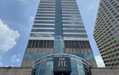 Half-Day Private Tour to Bangkok’s Gems and Jewelry District
