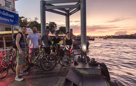 Bike & Bite with Boss: Discover Thonburi