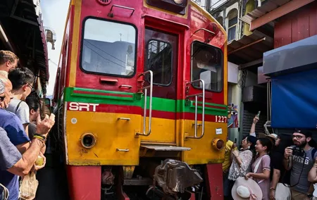 Maeklong Railway Market, Floating Market & Nakhon Pathom City Tour from Bangkok