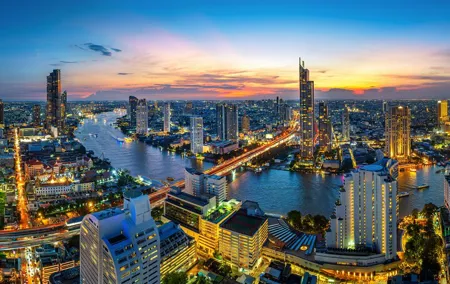 Private Bangkok Night Tour: Markets, Temples & Riverside