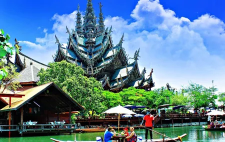 Bangkok: Pattaya Truth Sanctuary Guided Tour & Coral Island