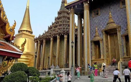 Bangkok Temple & City Tour with Royal Grand Palace & Lunch